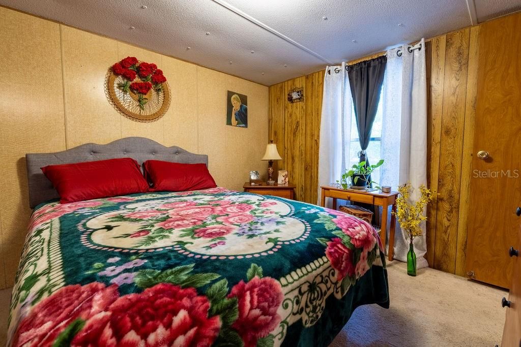 待售: $99,900 (2 贝兹, 1 浴室, 896 平方英尺)