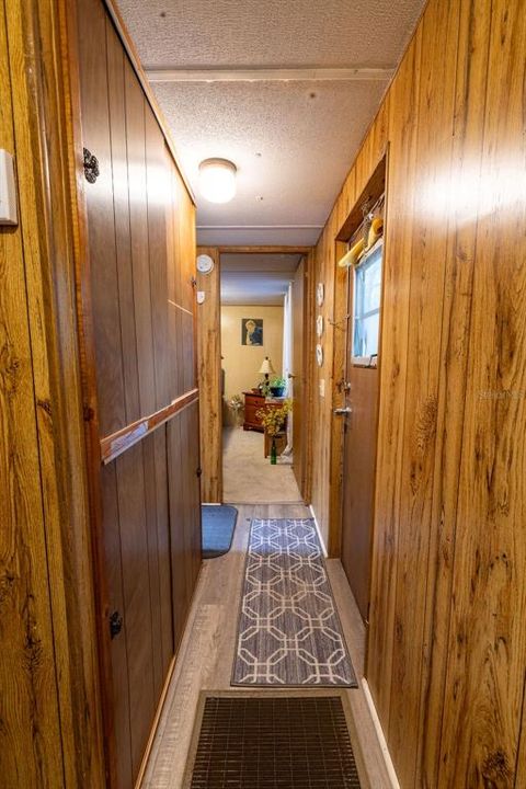 待售: $99,900 (2 贝兹, 1 浴室, 896 平方英尺)