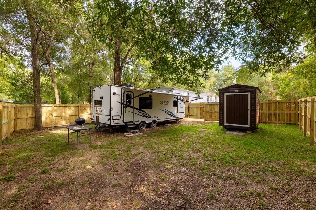 待售: $99,900 (2 贝兹, 1 浴室, 896 平方英尺)