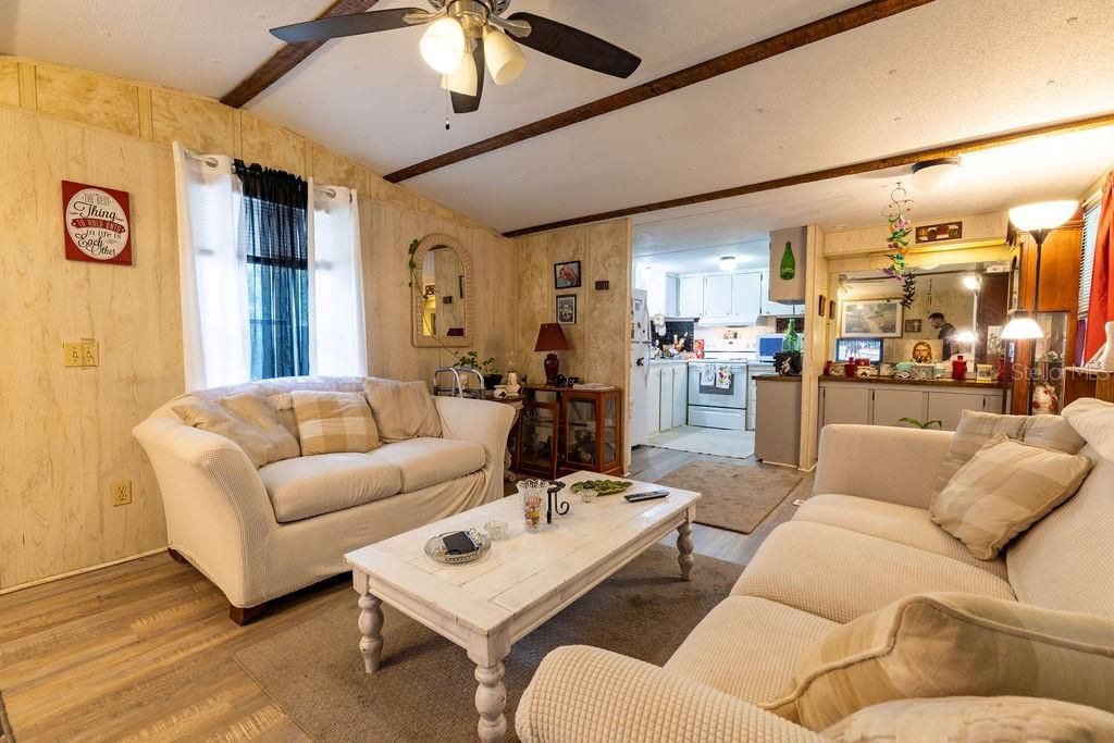 待售: $99,900 (2 贝兹, 1 浴室, 896 平方英尺)