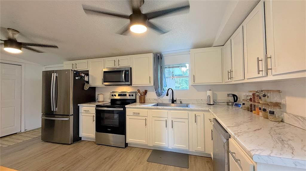 待售: $279,990 (3 贝兹, 2 浴室, 1104 平方英尺)