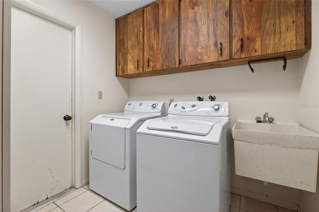 合同活跃: $450,000 (3 贝兹, 2 浴室, 1902 平方英尺)