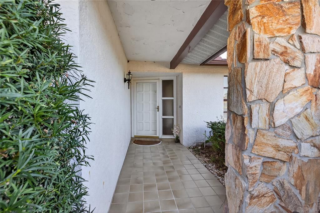 合同活跃: $450,000 (3 贝兹, 2 浴室, 1902 平方英尺)