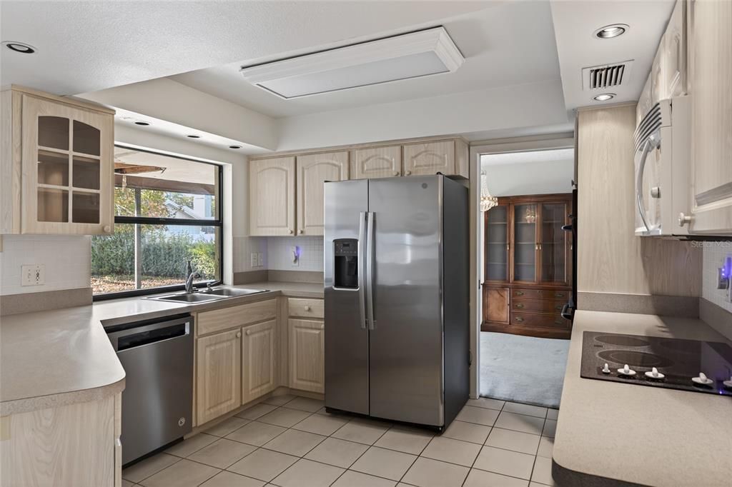 合同活跃: $450,000 (3 贝兹, 2 浴室, 1902 平方英尺)