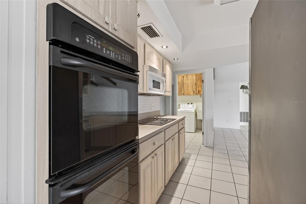 合同活跃: $450,000 (3 贝兹, 2 浴室, 1902 平方英尺)