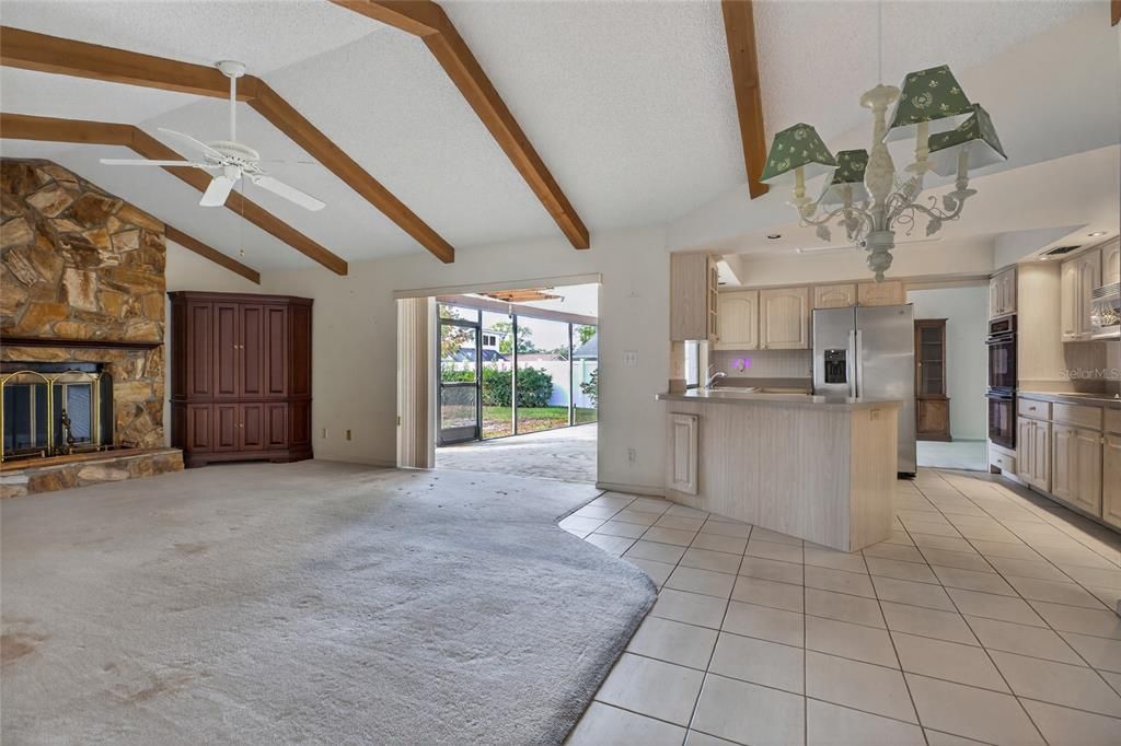 合同活跃: $450,000 (3 贝兹, 2 浴室, 1902 平方英尺)