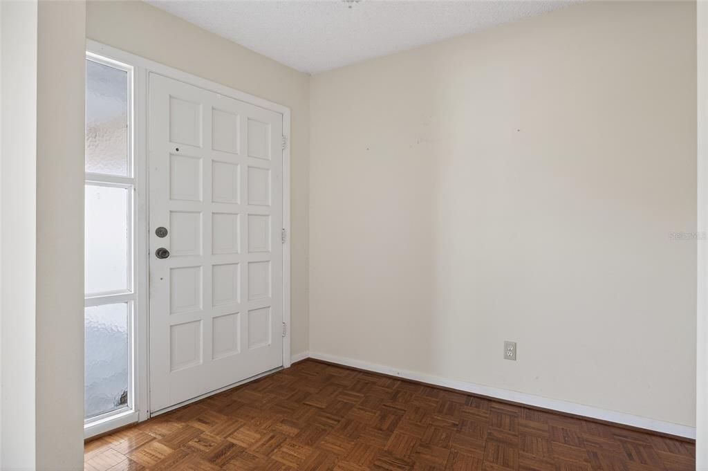 合同活跃: $450,000 (3 贝兹, 2 浴室, 1902 平方英尺)