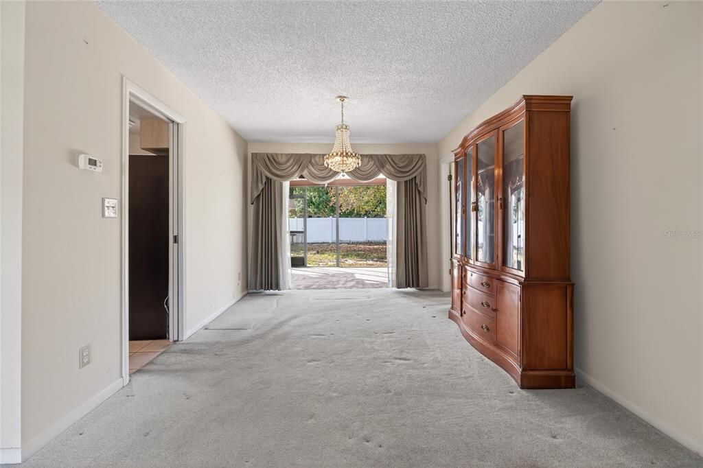 合同活跃: $450,000 (3 贝兹, 2 浴室, 1902 平方英尺)