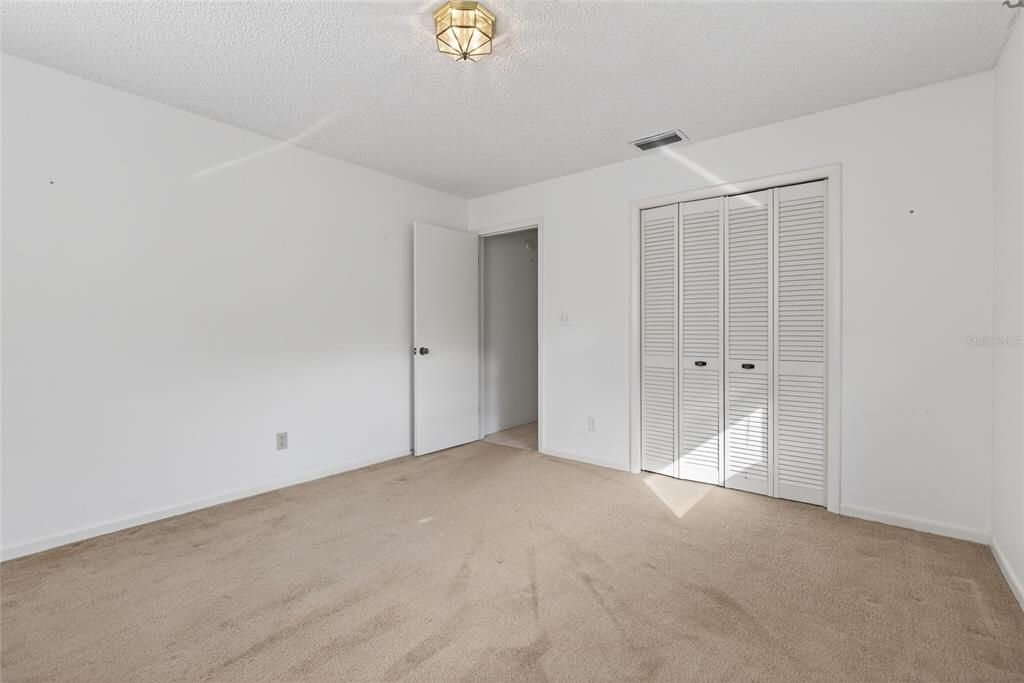 合同活跃: $450,000 (3 贝兹, 2 浴室, 1902 平方英尺)