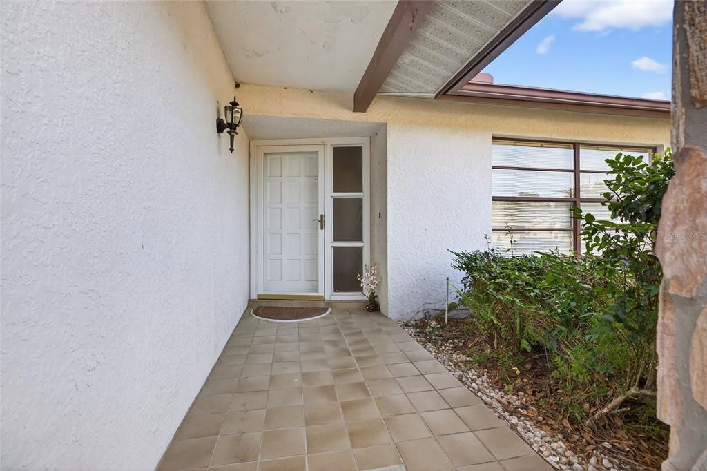 合同活跃: $450,000 (3 贝兹, 2 浴室, 1902 平方英尺)