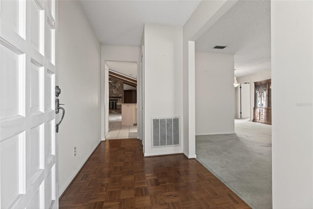 合同活跃: $450,000 (3 贝兹, 2 浴室, 1902 平方英尺)