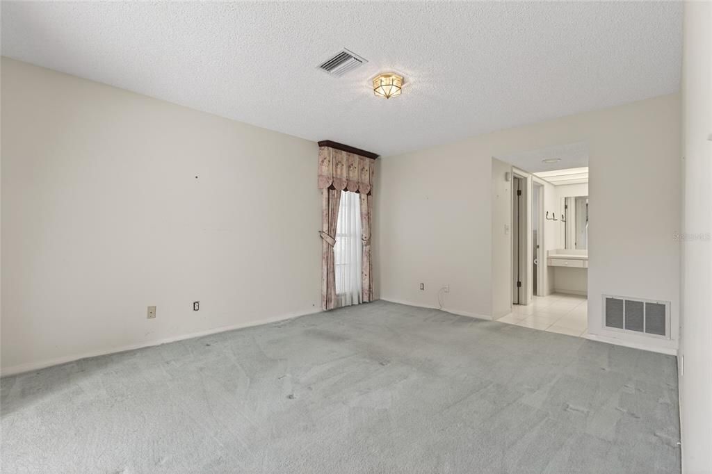 合同活跃: $450,000 (3 贝兹, 2 浴室, 1902 平方英尺)