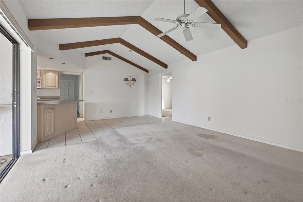 合同活跃: $450,000 (3 贝兹, 2 浴室, 1902 平方英尺)