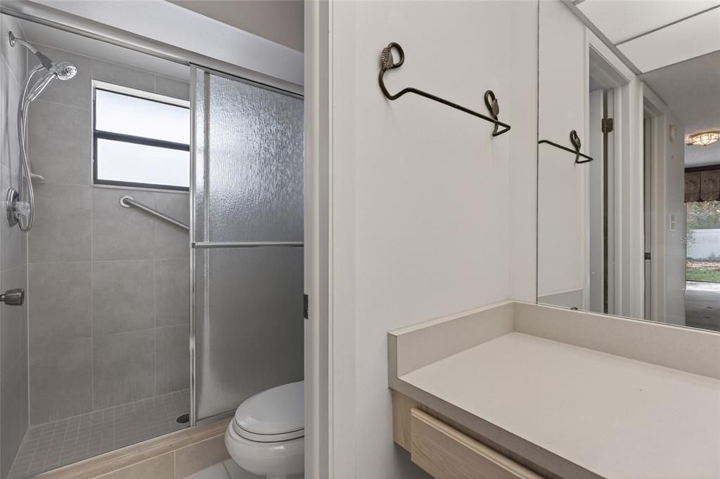 合同活跃: $450,000 (3 贝兹, 2 浴室, 1902 平方英尺)