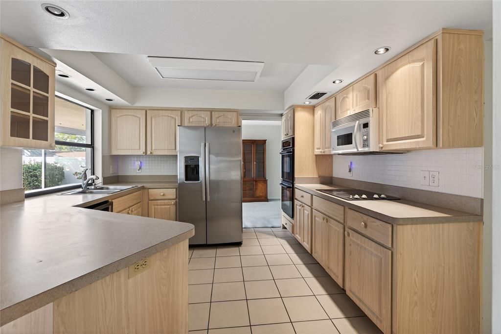 合同活跃: $450,000 (3 贝兹, 2 浴室, 1902 平方英尺)