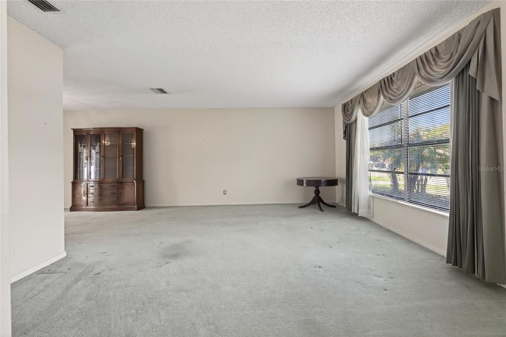 合同活跃: $450,000 (3 贝兹, 2 浴室, 1902 平方英尺)