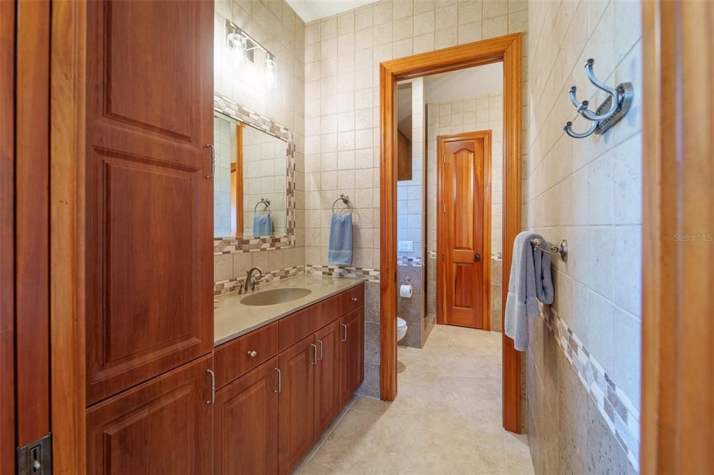 На продажу: $3,100,000 (4 спален, 2 ванн, 4209 Квадратных фут)