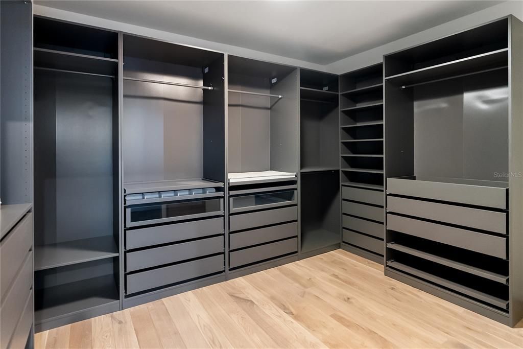 For Sale: $4,599,999 (4 beds, 4 baths, 4513 Square Feet)