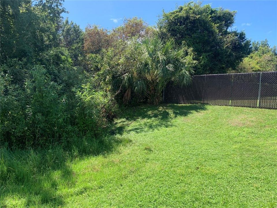 合同活跃: $249,000 (3 贝兹, 2 浴室, 1140 平方英尺)