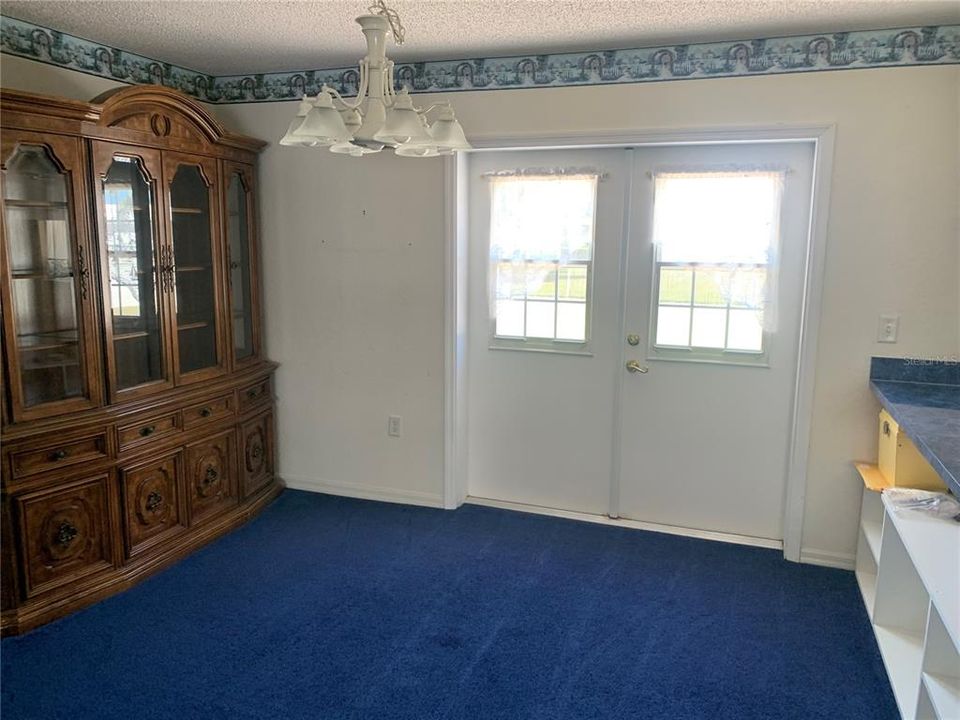 合同活跃: $249,000 (3 贝兹, 2 浴室, 1140 平方英尺)