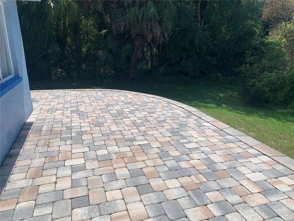 合同活跃: $249,000 (3 贝兹, 2 浴室, 1140 平方英尺)