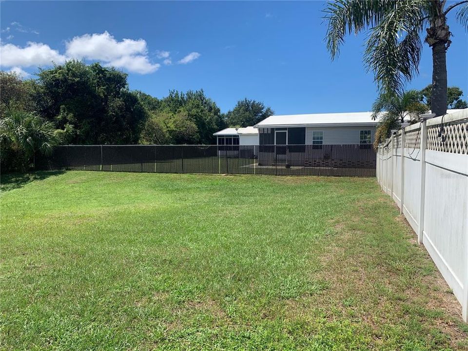 合同活跃: $249,000 (3 贝兹, 2 浴室, 1140 平方英尺)