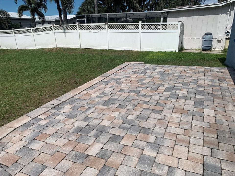 合同活跃: $249,000 (3 贝兹, 2 浴室, 1140 平方英尺)