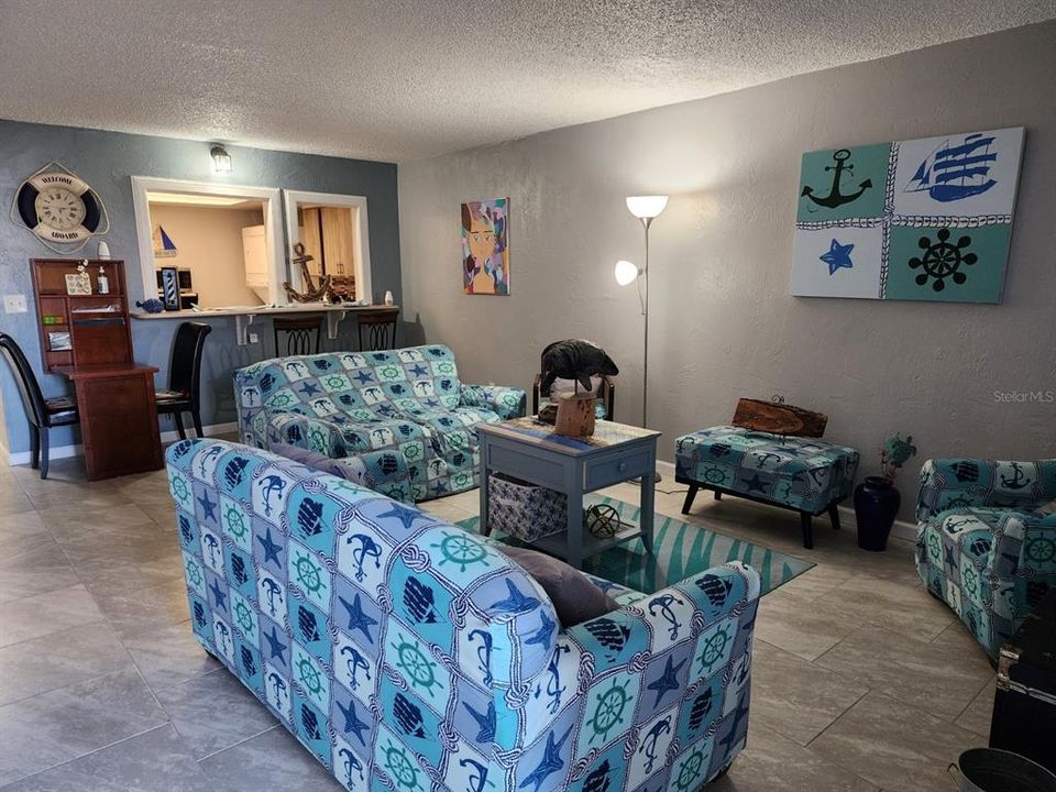 На продажу: $149,900 (2 спален, 1 ванн, 945 Квадратных фут)