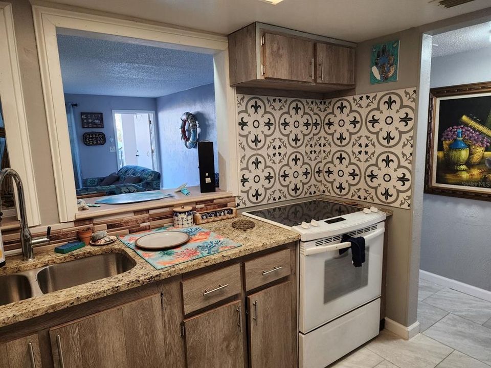 На продажу: $149,900 (2 спален, 1 ванн, 945 Квадратных фут)