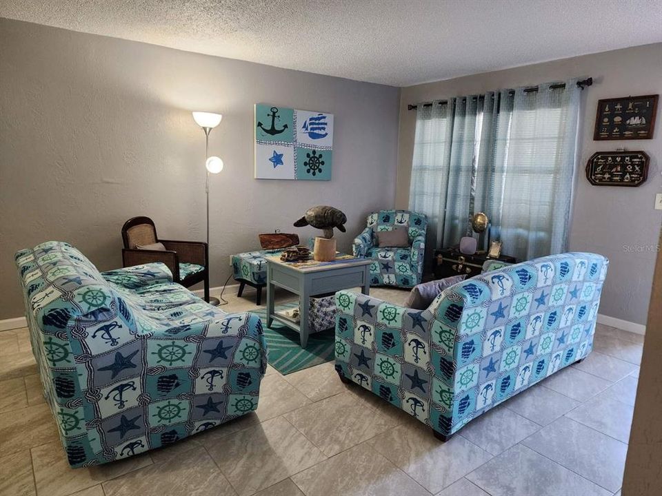 На продажу: $149,900 (2 спален, 1 ванн, 945 Квадратных фут)