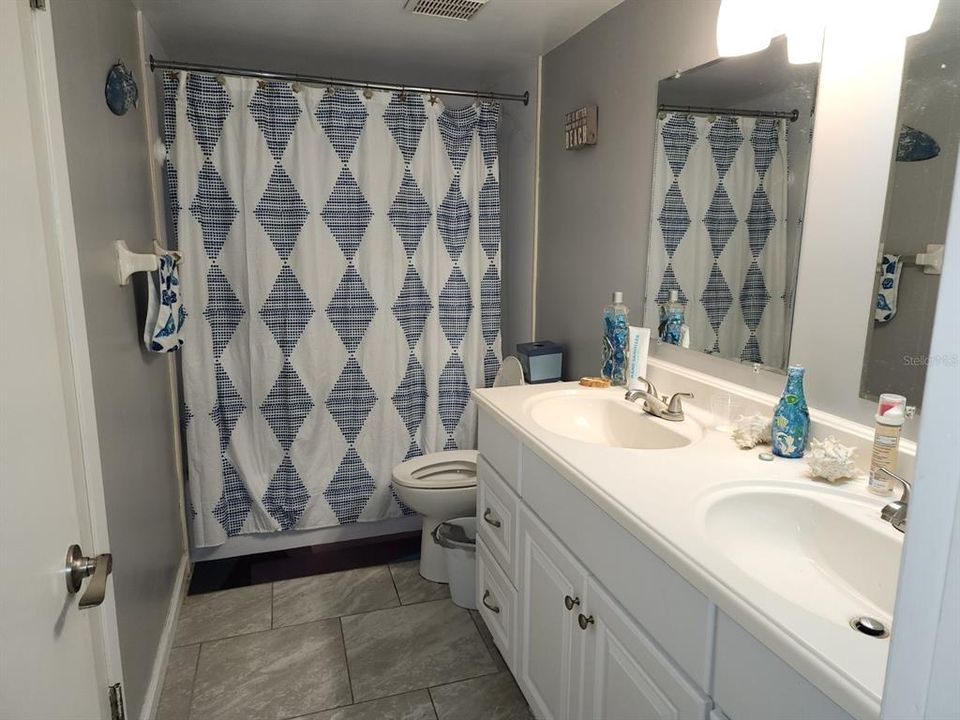 На продажу: $149,900 (2 спален, 1 ванн, 945 Квадратных фут)