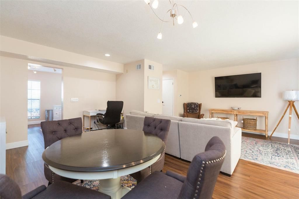 На продажу: $279,000 (2 спален, 2 ванн, 1250 Квадратных фут)