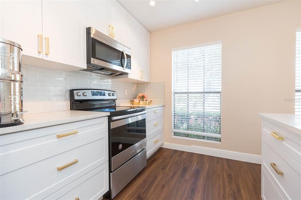 На продажу: $279,000 (2 спален, 2 ванн, 1250 Квадратных фут)