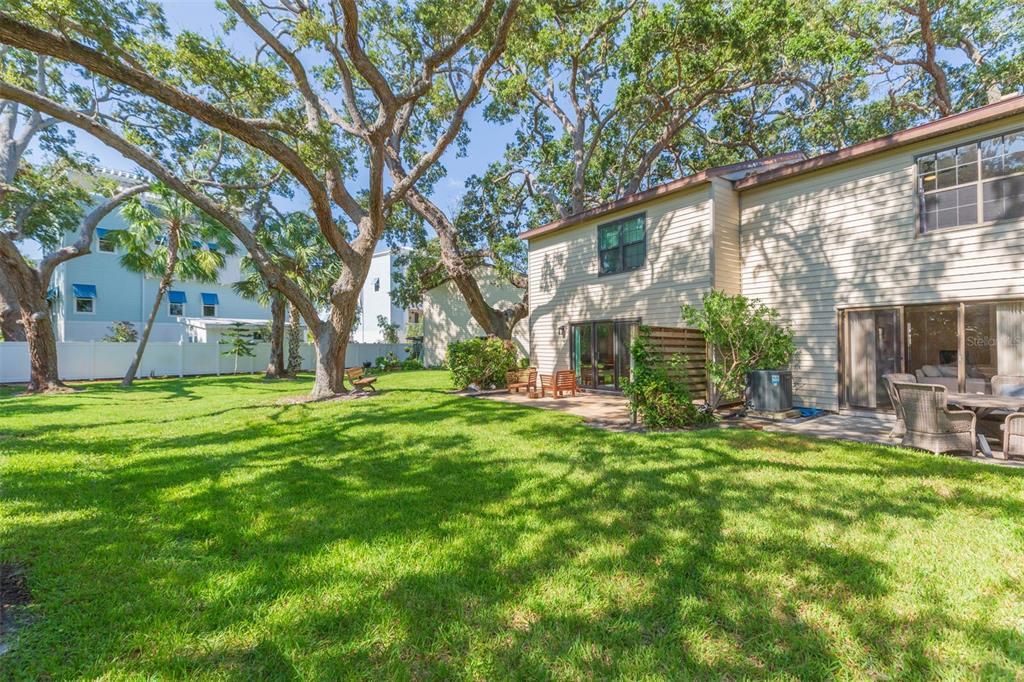 На продажу: $279,000 (2 спален, 2 ванн, 1250 Квадратных фут)