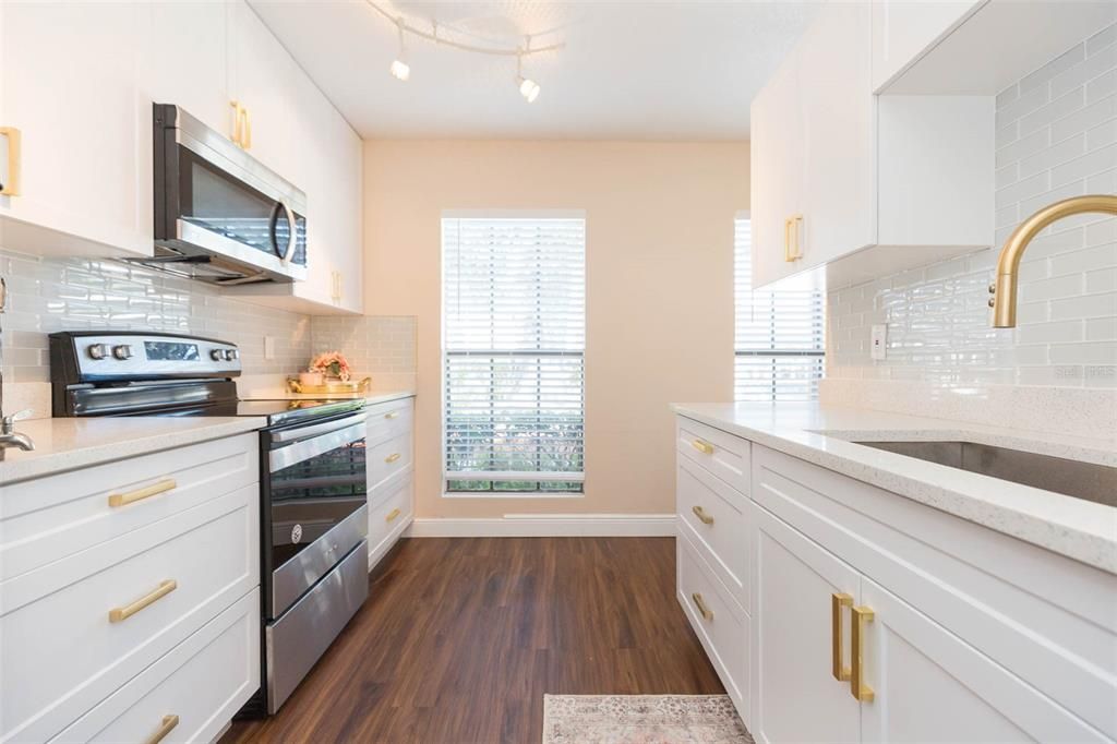 На продажу: $279,000 (2 спален, 2 ванн, 1250 Квадратных фут)