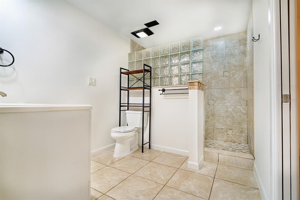 For Rent: $3,750 (5 beds, 3 baths, 3100 Square Feet)