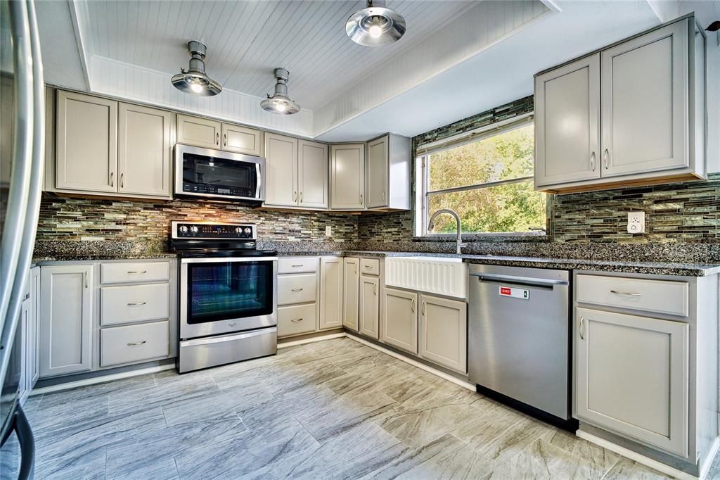 For Rent: $3,750 (5 beds, 3 baths, 3100 Square Feet)