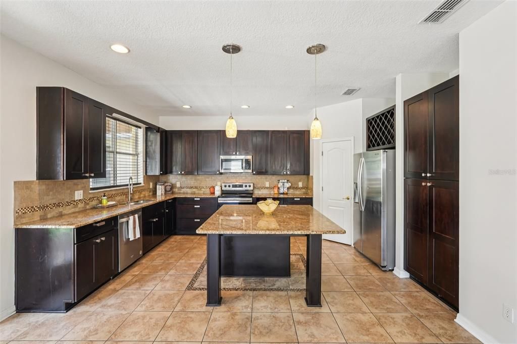 For Sale: $624,500 (5 beds, 2 baths, 2759 Square Feet)