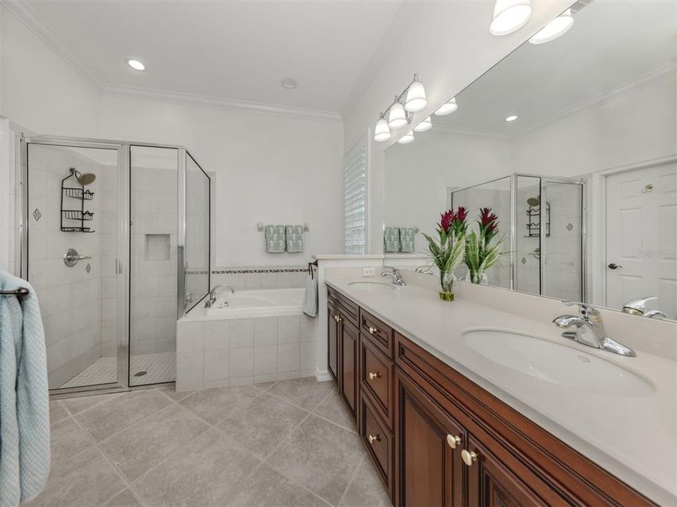 Activo con contrato: $599,000 (2 camas, 2 baños, 1909 Pies cuadrados)