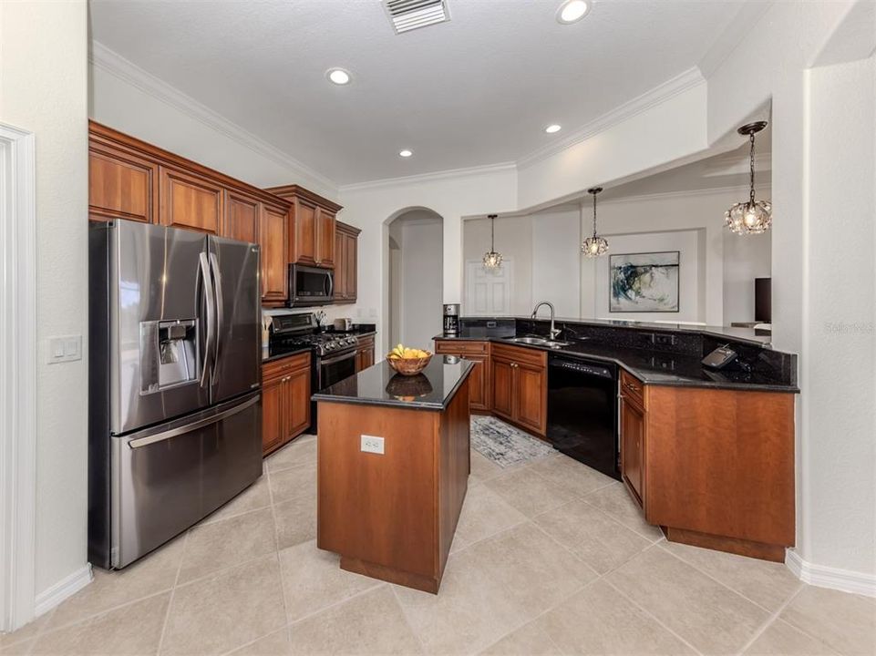 Activo con contrato: $599,000 (2 camas, 2 baños, 1909 Pies cuadrados)