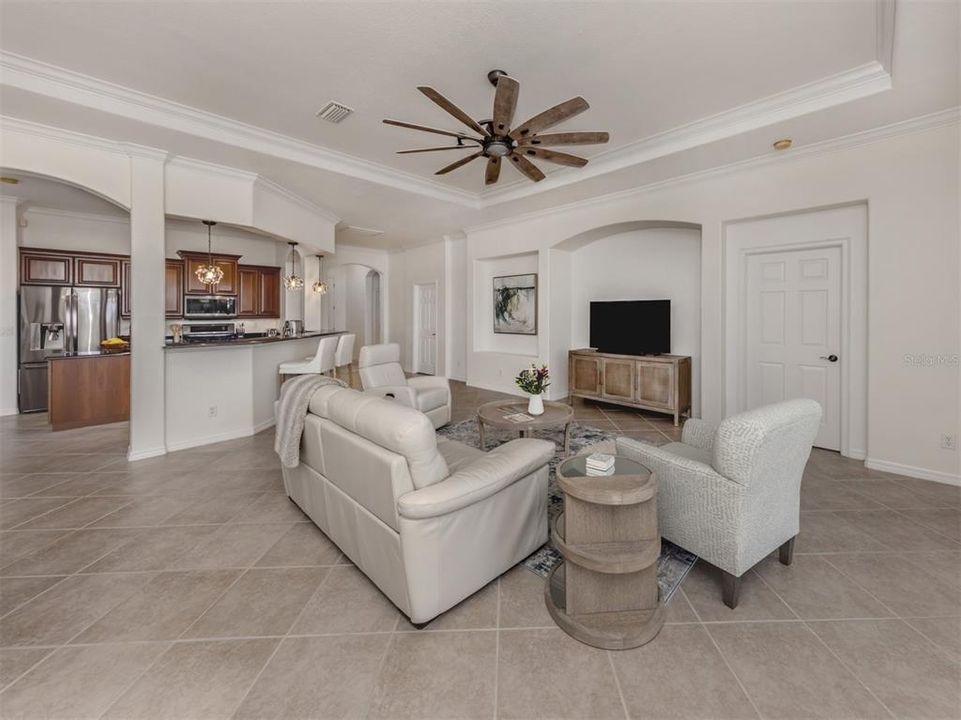 Activo con contrato: $599,000 (2 camas, 2 baños, 1909 Pies cuadrados)