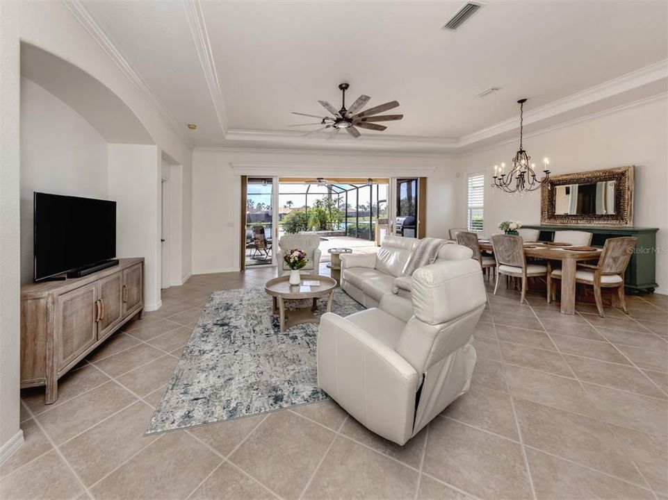 Activo con contrato: $599,000 (2 camas, 2 baños, 1909 Pies cuadrados)