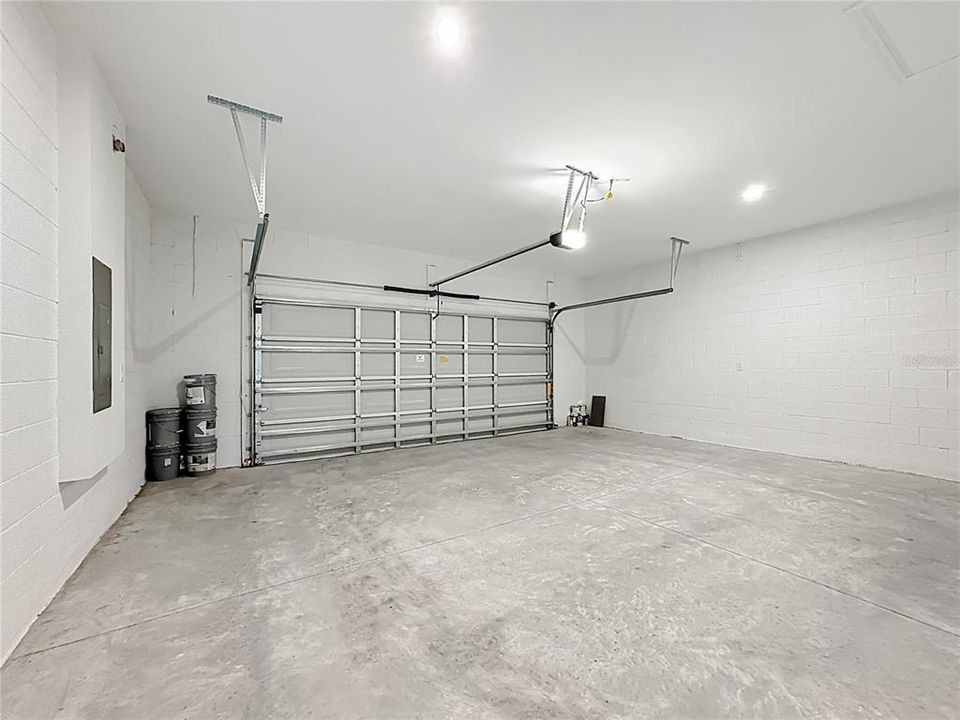 Active With Contract: $2,395 (3 beds, 2 baths, 1760 Square Feet)