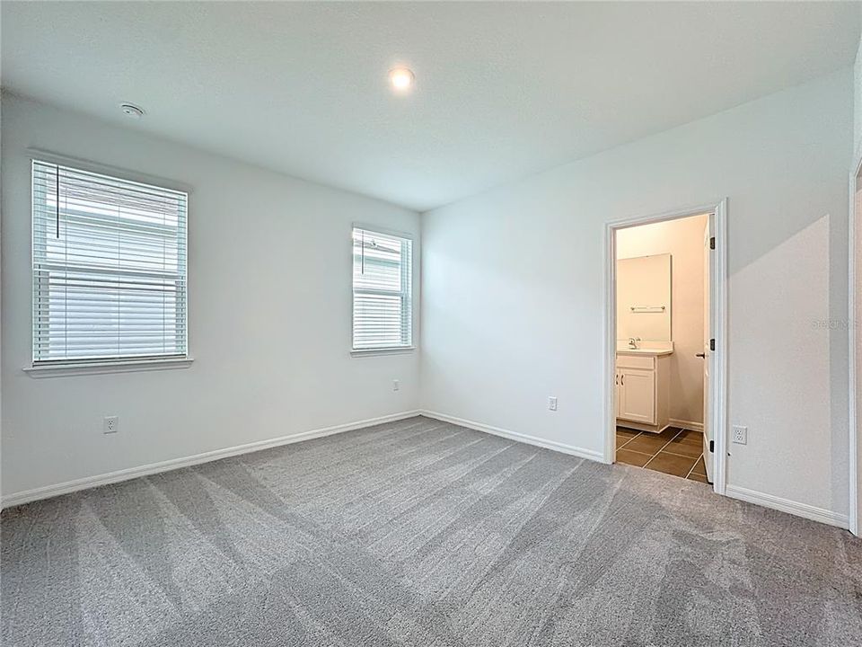 Active With Contract: $2,395 (3 beds, 2 baths, 1760 Square Feet)