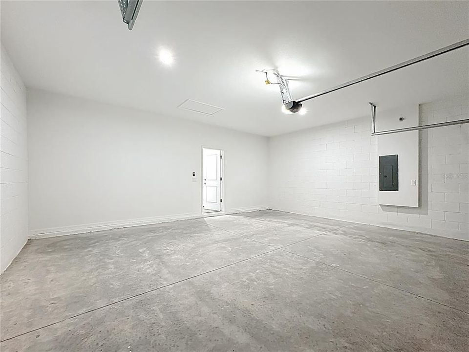 Active With Contract: $2,395 (3 beds, 2 baths, 1760 Square Feet)