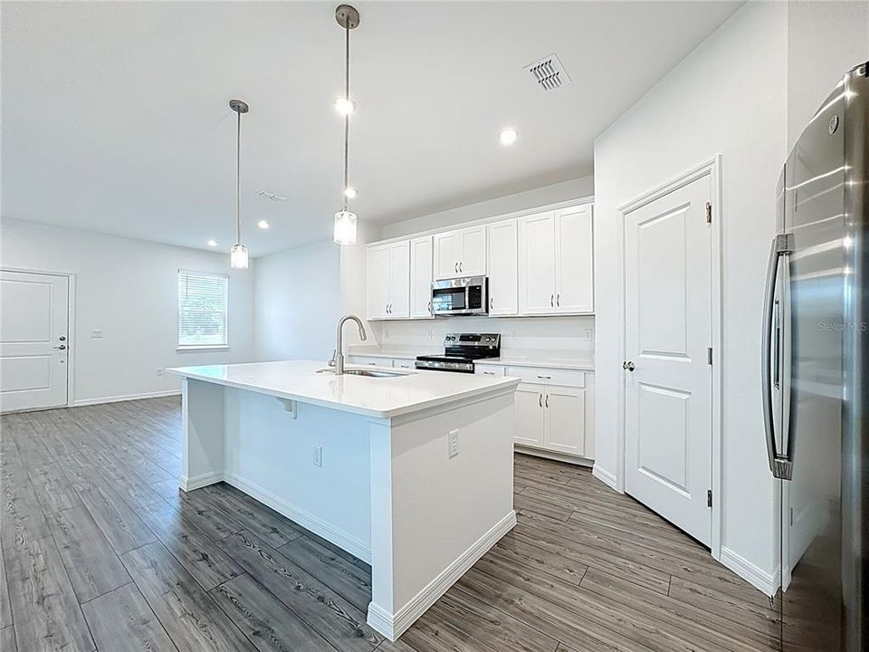 Active With Contract: $2,395 (3 beds, 2 baths, 1760 Square Feet)