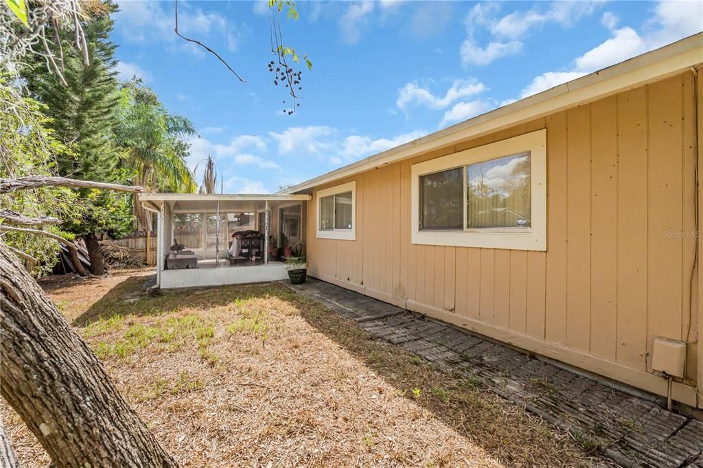 Active With Contract: $299,900 (4 beds, 2 baths, 1544 Square Feet)