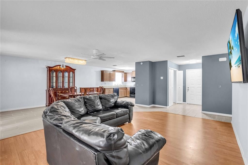 Active With Contract: $299,900 (4 beds, 2 baths, 1544 Square Feet)