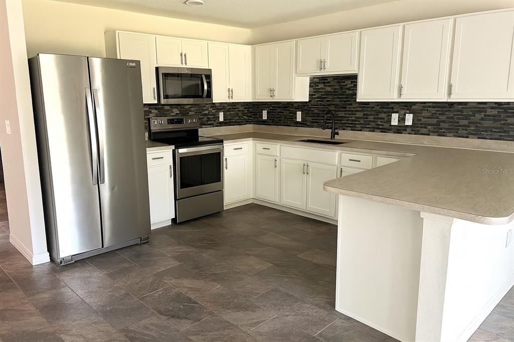 For Rent: $2,300 (4 beds, 2 baths, 2129 Square Feet)