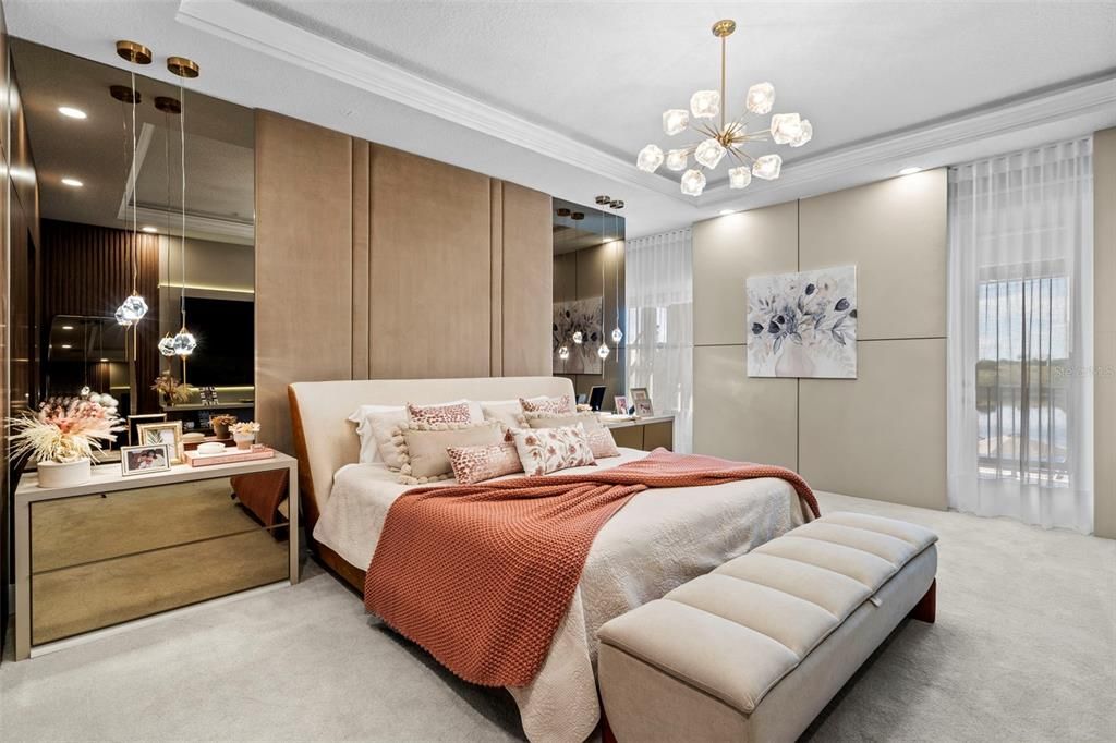 Под контрактом: $2,850,000 (5 спален, 5 ванн, 5043 Квадратных фут)